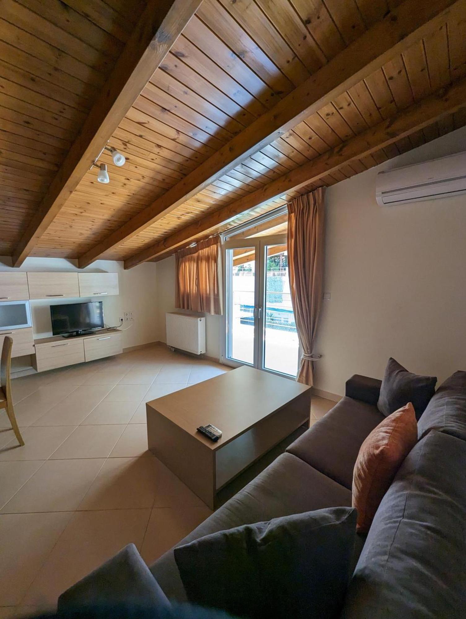 Samaras Apartments In Kamena Vourla Esterno foto